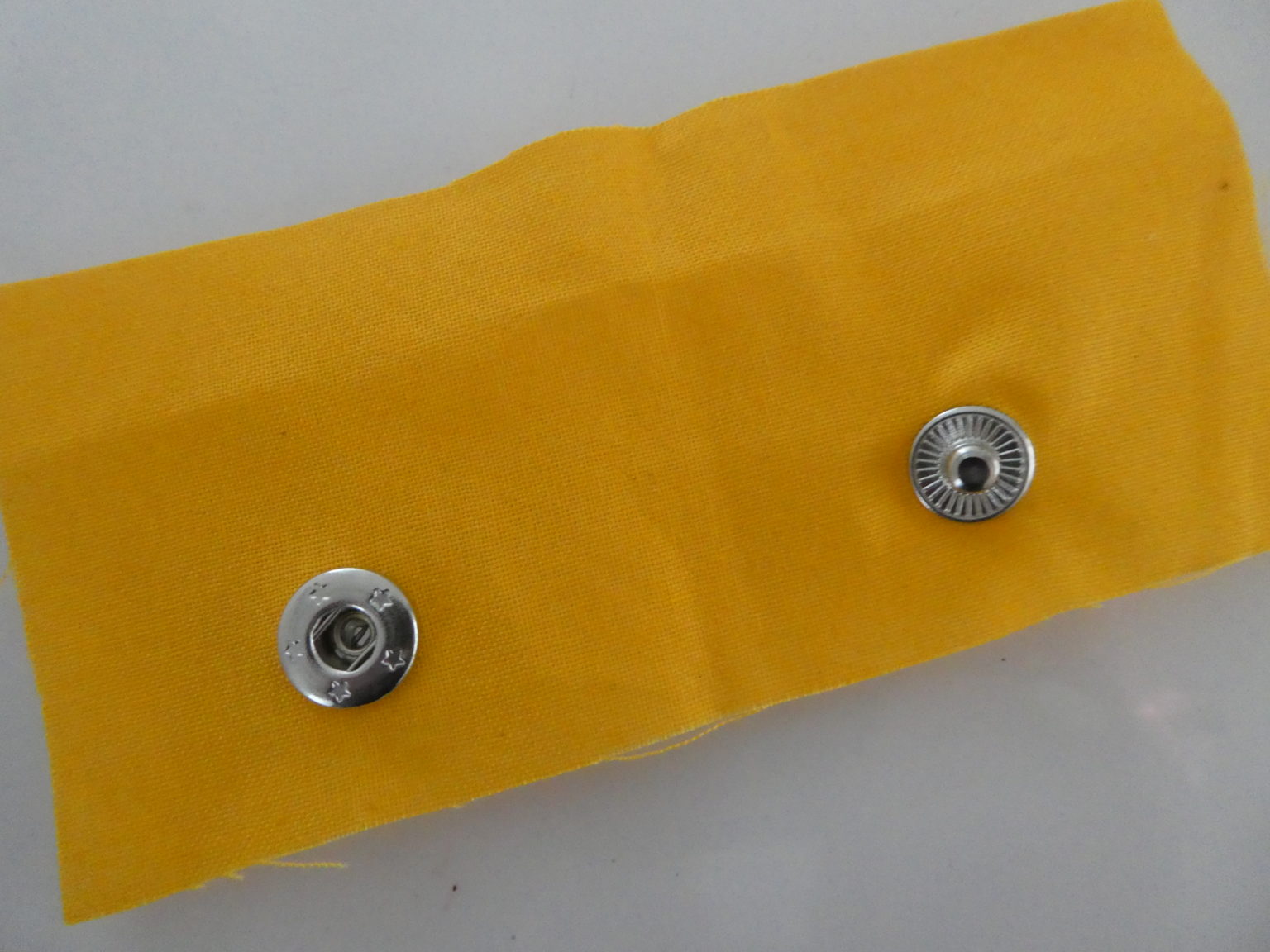 Tuto et conseils comment poser des boutons pressions avec une presse?