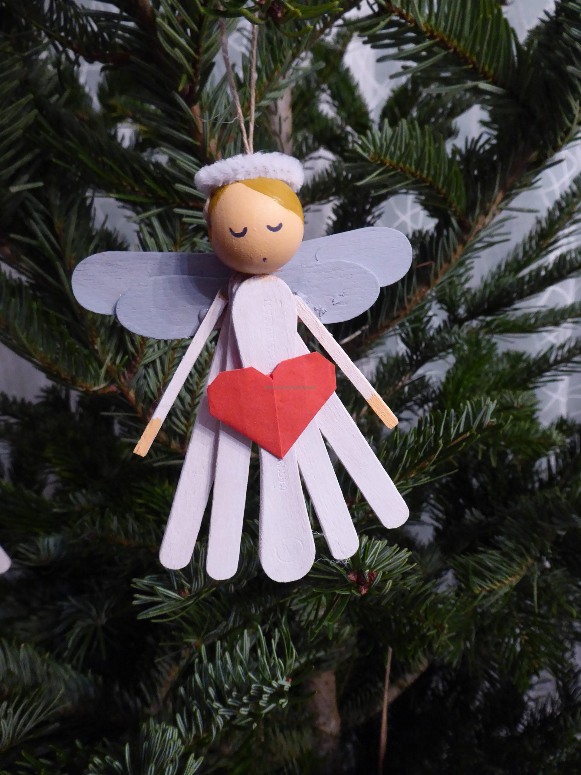 DIY de Noël en récup: un ange en bâtonnets de glace DIY de Noël en récup: un ange en bâtonnets de glace