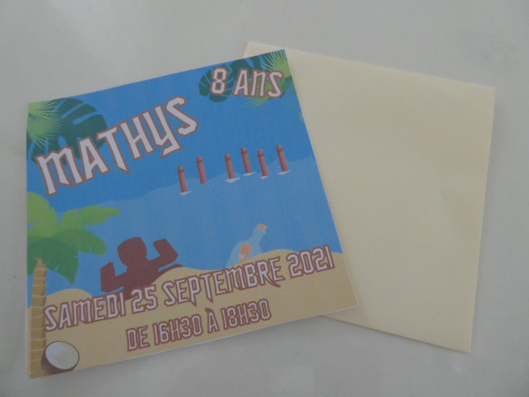 RXLITE Kit Invitation Anniversaire Thème Koh Lanta - 10 Cartons Avec Autocollants à Gratter Et Enveloppes